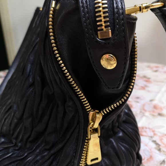 Miu Miu Authentic MATELASSÉ NAPPA LEATHER HANDBAG - Picture 4 of 16